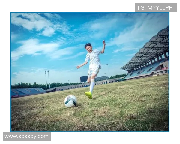 幼儿探索足球明星的精彩瞬间与成长故事视频分享